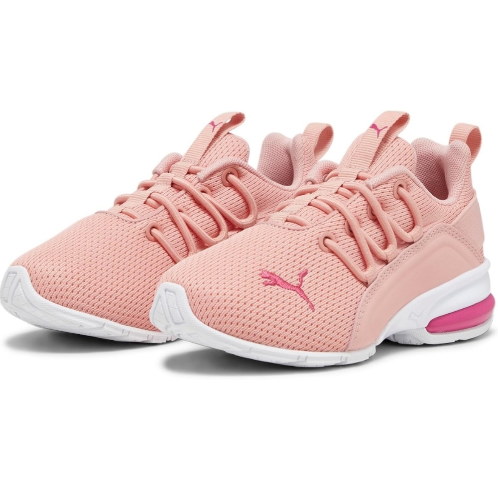 LIKE NEW: PUMA KIDS AXELLION MESH SNEAKERS.